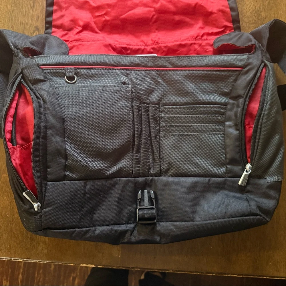 Tumi T-Tech Laptop Messenger Bag Black Ballistic Nylon Commuter Work Bag